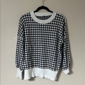 Chic Houndstooth Crew Neck Sweater
